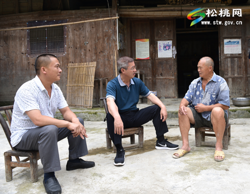 冉晓东到迓驾镇开展“七一”走访慰问活动并调研指导防汛救灾工作