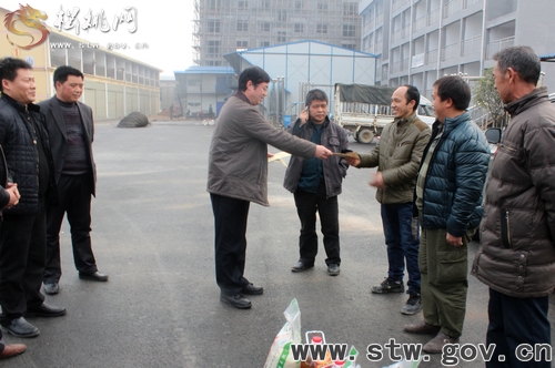 冉晓东春节前深入企业走访慰问