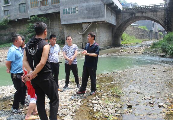 冉晓东到甘龙河巡河
