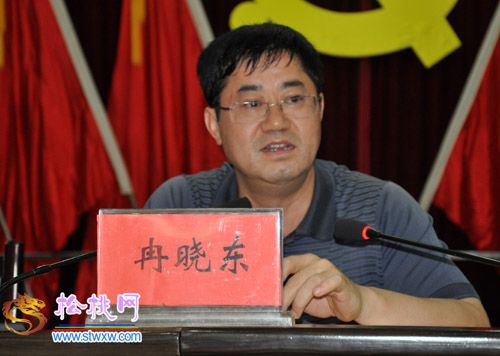 县委常委扩大会议召开 传达贯彻学习全省半年经济会议精神