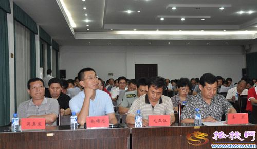县委常委扩大会议召开 传达贯彻学习全省半年经济会议精神