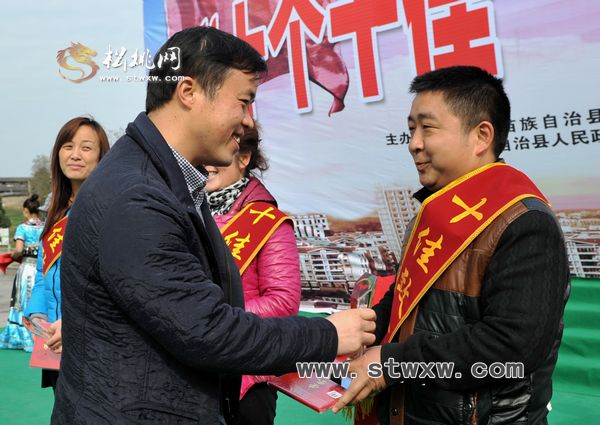 百名“最美松桃人”亮相松桃首届“十个十佳”颁奖典礼