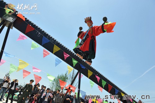 湘黔渝数万群众见证松桃“四月八”