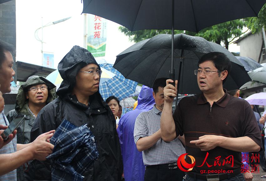 【人民网】大雨洪灾显真情民生