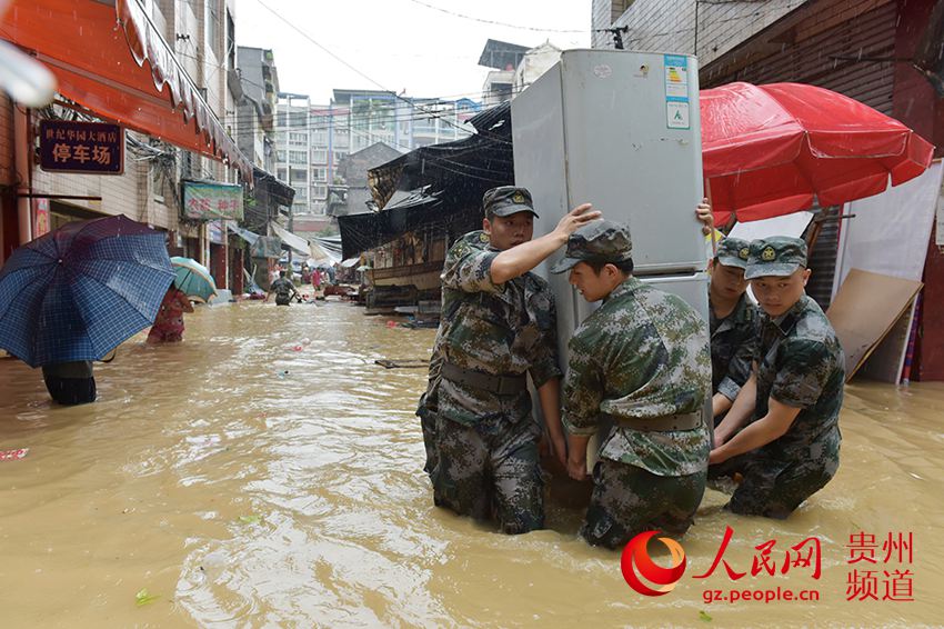 【人民网】大雨洪灾显真情民生