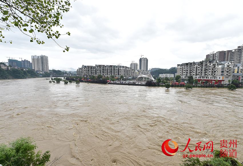 【人民网】大雨洪灾显真情民生